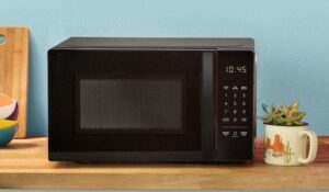 AmazonBasics Microwave Smart Microwave Works with Alexa Review