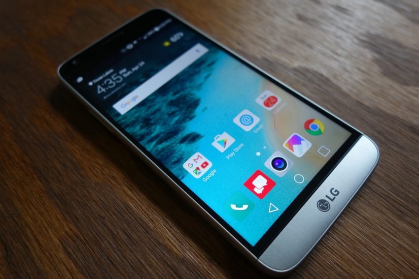 LG G5 Review 16 LG G5 smartphone