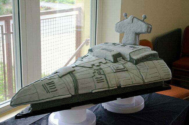 35 Top Star Wars Cakes (list/pics)