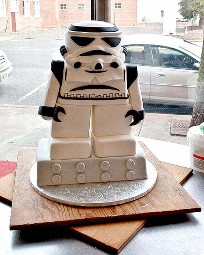 35 Top Star Wars Cakes (list/pics)