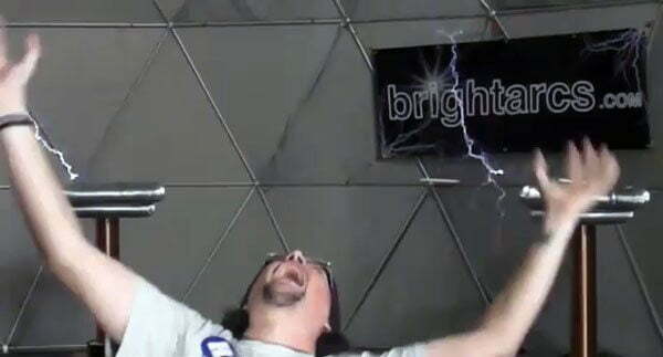Kinect Tesla Coil Hack Lets You Shoot Lightning Bolts From Your Hands (video)
