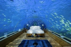 Underwater-Bedroom-1-650x432