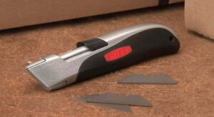 Wiss Auto-Retracting Utility Knife Saves Fingers (video)