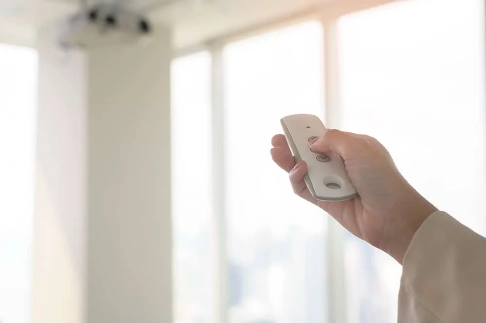 How Do Short Throw Projectors Work?