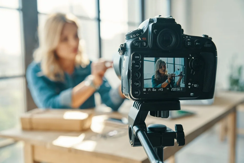 How to Stop Motion Blur on a Digital Camera