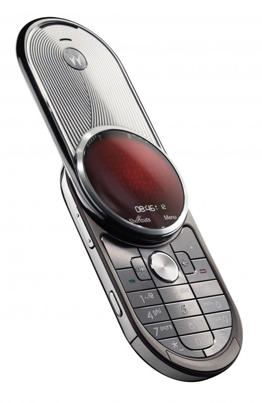 Motorola's V70 Becomes The Uber Expensive Aura