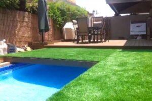 DIY "Hidden Pool" Disappears Under Grass-Covered Top (video)