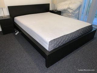 Puffy Lux Mattress Unboxed||||Once you remove the final plastic layer