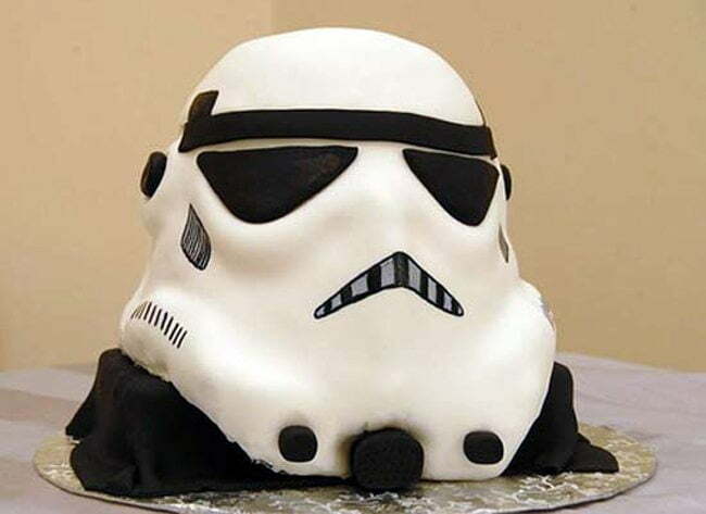 35 Top Star Wars Cakes (list/pics)